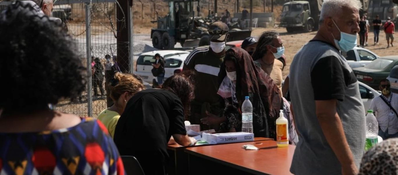 Λέσβος: Ο ΕΣ στήνει τον καταυλισμό για τους παράνομους μετανάστες και οι ΜΚΟ... επιβλέπουν υπό σκιά! (φωτό)